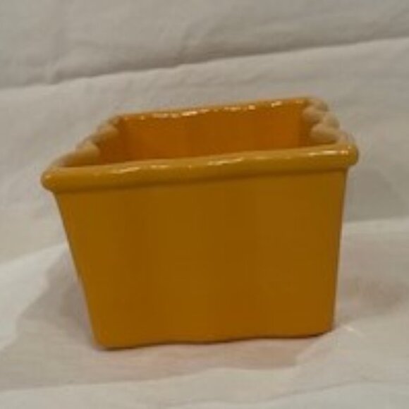 2006 Chantal Talavera 93-TVLF14-5 Yellow 2 Cup rectangular Scalloped Baking Dish - Picture 6 of 6